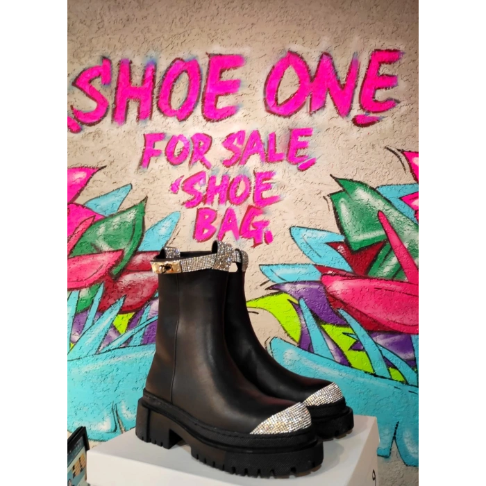 Siyah Deri Taşlı Bot