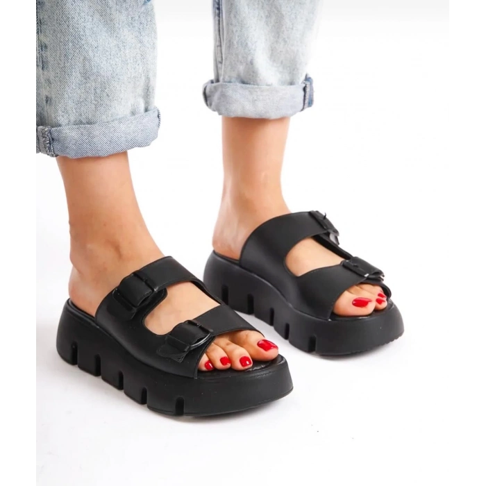 Siyah Deri Tokalı Terlik