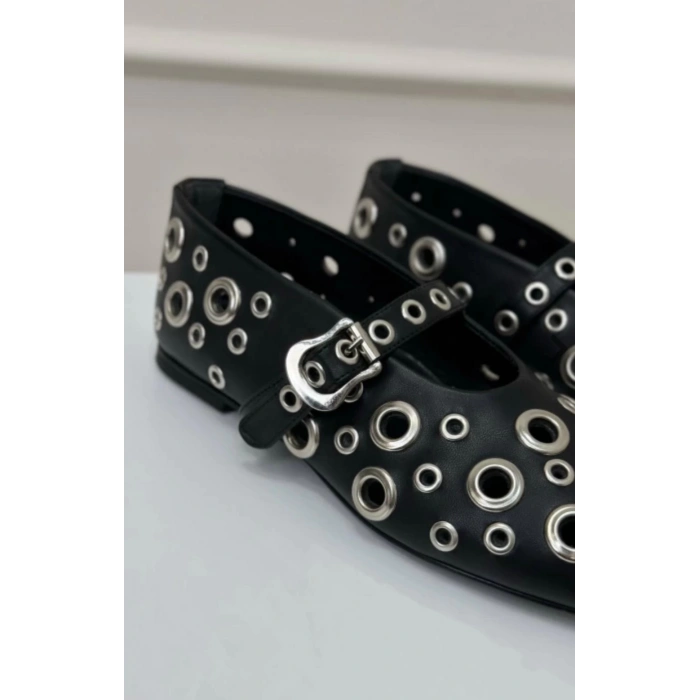 Siyah Deri Zımba Gözlü Babet