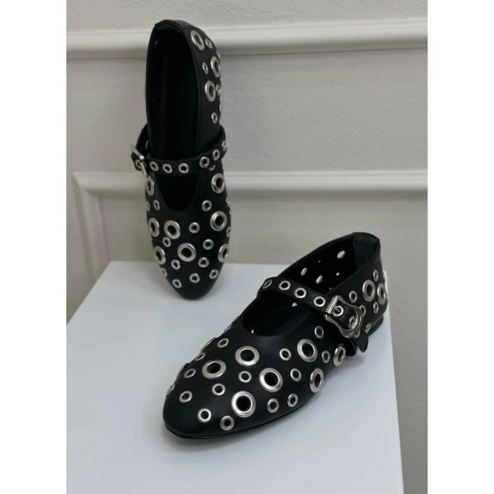 Siyah Deri Zımba Gözlü Babet