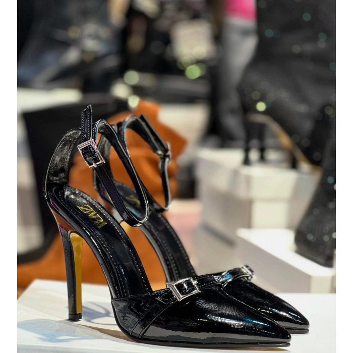 Siyah Kırık Rugan Topuklu