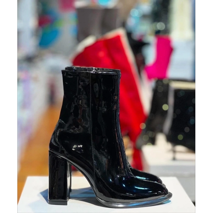 Siyah Rugan Kalın Topuk Botie