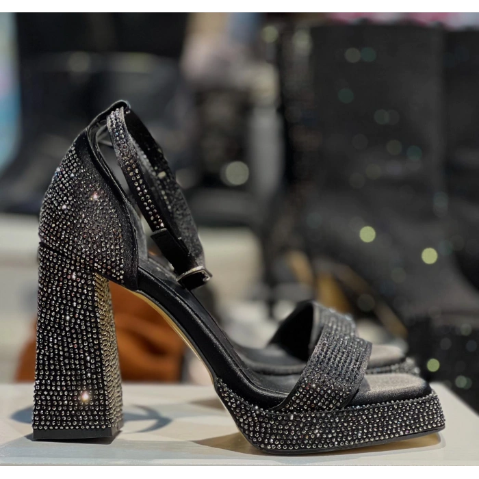 Siyah Taşlı Kalın Topuk