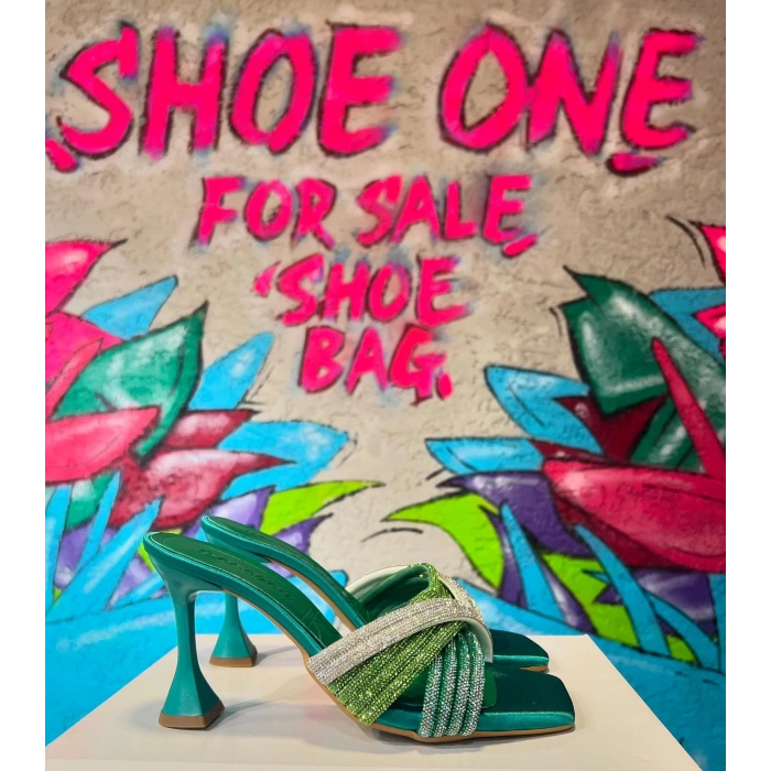 Yeşil Saten Taşlı Terlik