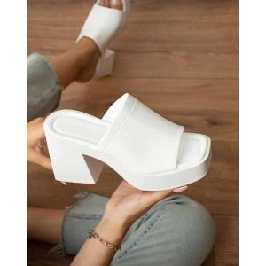 Beyaz Deri Topuklu Terlik