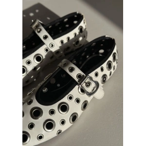 Beyaz Deri Zımba Gözlü Babet