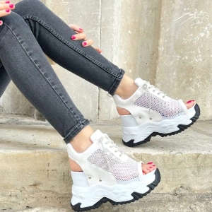 Beyaz File Dolgu Taşlı Sandalet