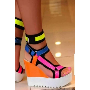 Neon Pembe Renkli Dolgu Topuk