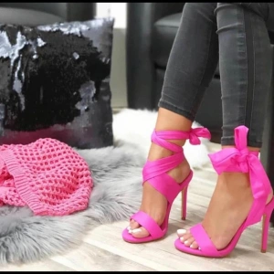 Pembe Saten Fiyonk Tek Bant