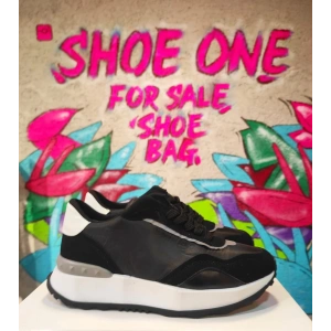 Siyah Bağcıklı Sneakers