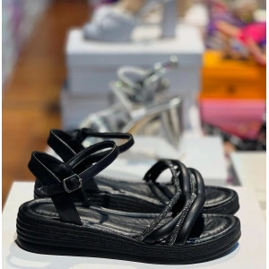 Siyah Bantlı Sandalet