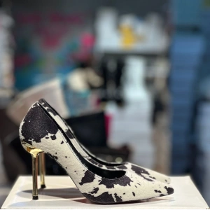 Siyah Beyaz Temalı Gold Topuk Stiletto