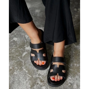 Siyah Deri Bantlı Terlik