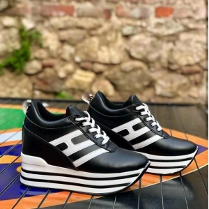 Siyah Deri Dolgu Topuk Sneakers