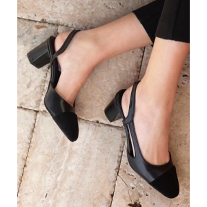 Siyah Deri Kumaş Burunlu