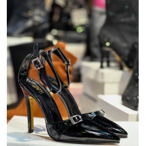 Siyah Kırık Rugan Topuklu