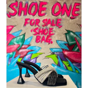 Siyah Saten Taşlı Terlik