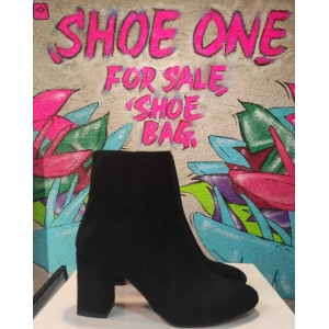 Siyah Süet Kalın Topuk Bootie