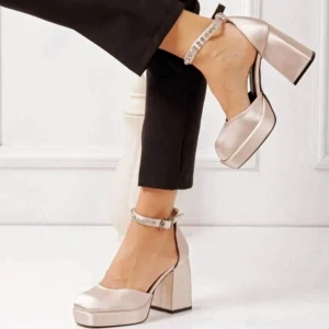 Ten Saten Bilekten Bağlı