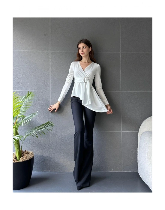 Kadın Beyaz Asimetrik Kesim Kemer Detaylı Bluz
