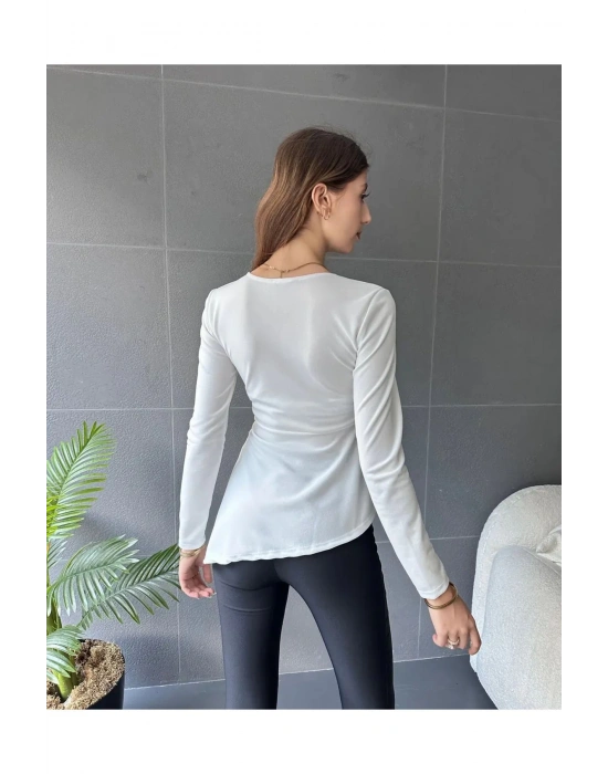 Kadın Beyaz Asimetrik Kesim Kemer Detaylı Bluz