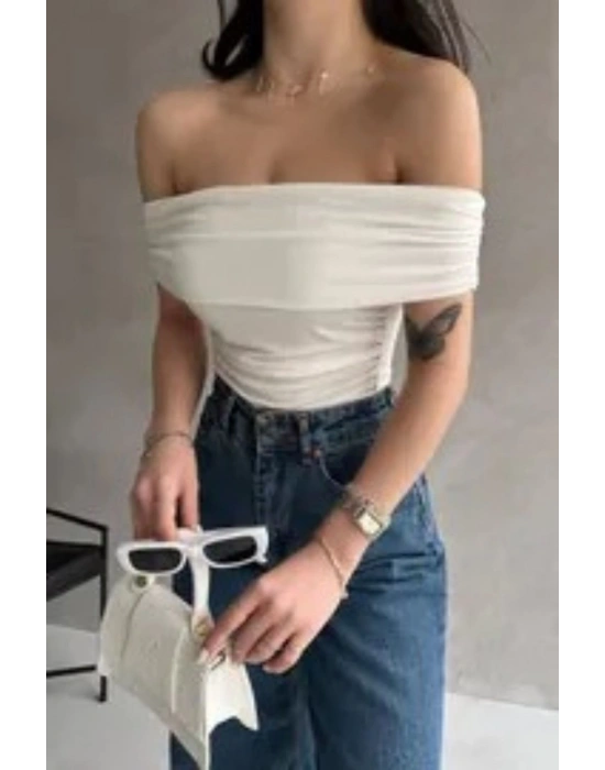 Kadın Beyaz Madonna Yaka Likralı Buzzy Bluz