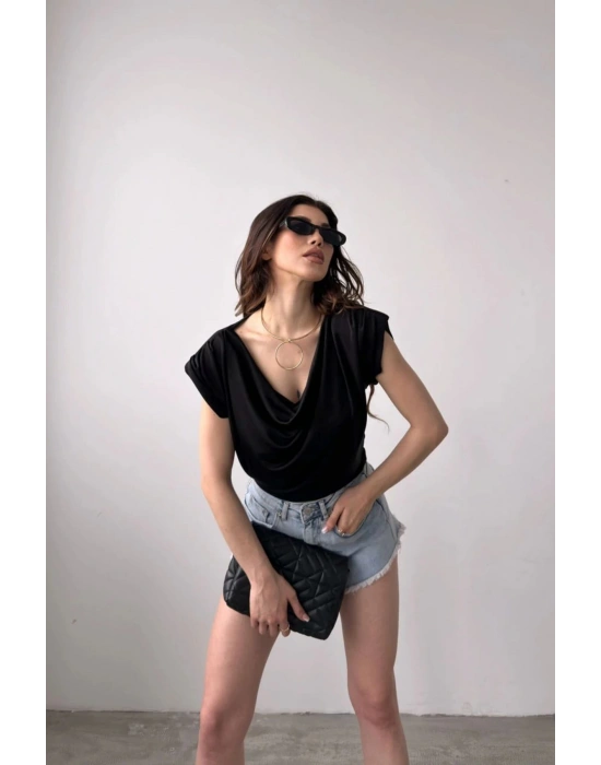 Siyah Vatkalı Degaje Yaka Buzzy Bluz