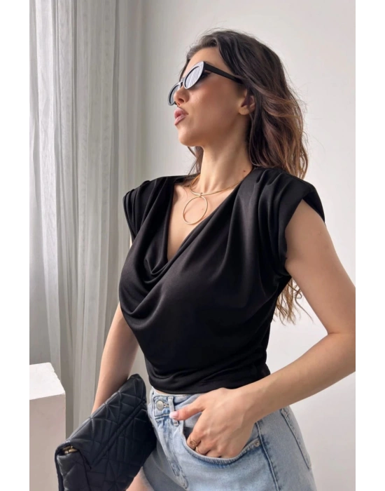 Siyah Vatkalı Degaje Yaka Buzzy Bluz