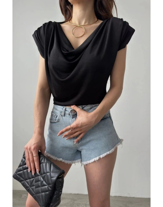 Siyah Vatkalı Degaje Yaka Buzzy Bluz