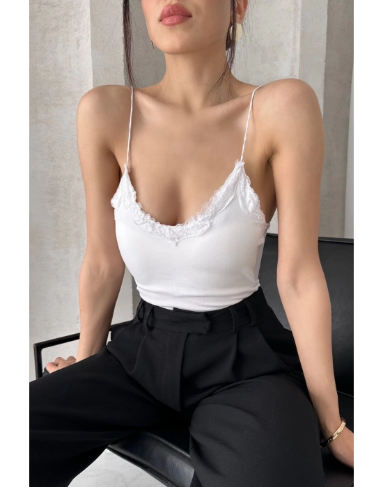 Kadın Beyaz Gloplu İp Askılı Büstiyer Sütyenli Crop Atlet