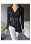 Kadın Siyah Asimetrik Kesim Kemer Detaylı Bluz