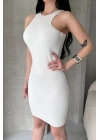 Kadın Beyaz Vücuda Oturan Sırt Dekolteli Mini Elbise
