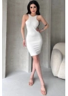 Kadın Beyaz Vücuda Oturan Sırt Dekolteli Mini Elbise