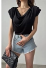 Siyah Vatkalı Degaje Yaka Buzzy Bluz
