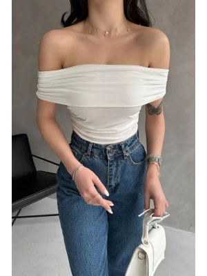 Kadın Beyaz Madonna Yaka Likralı Buzzy Bluz