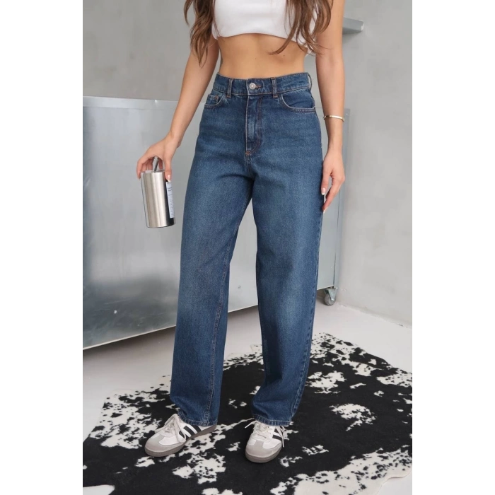 Arkadan tokalı jeans pantolon