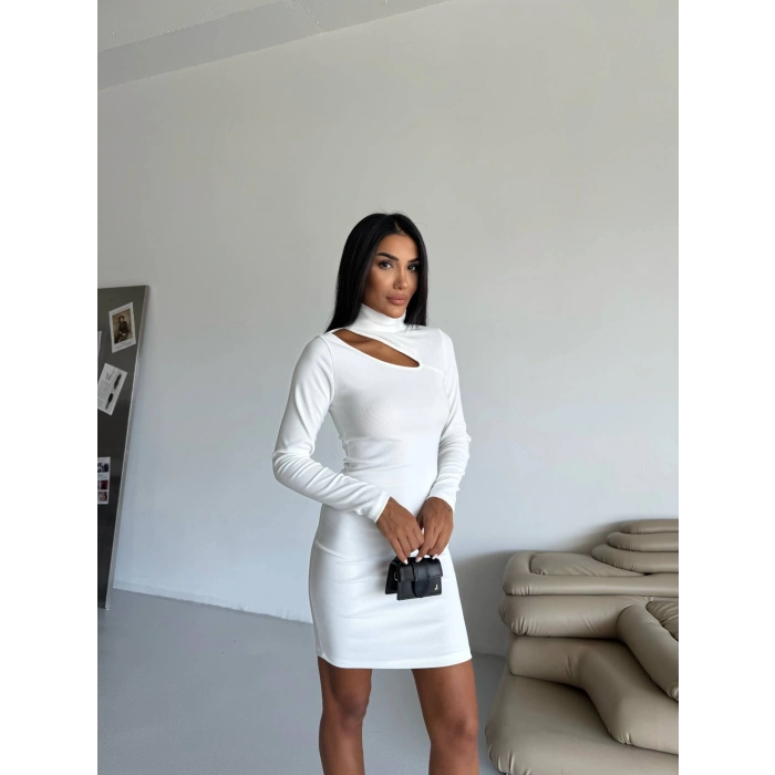Boğazlı gögüs dekolteli elbise beyaz f2333