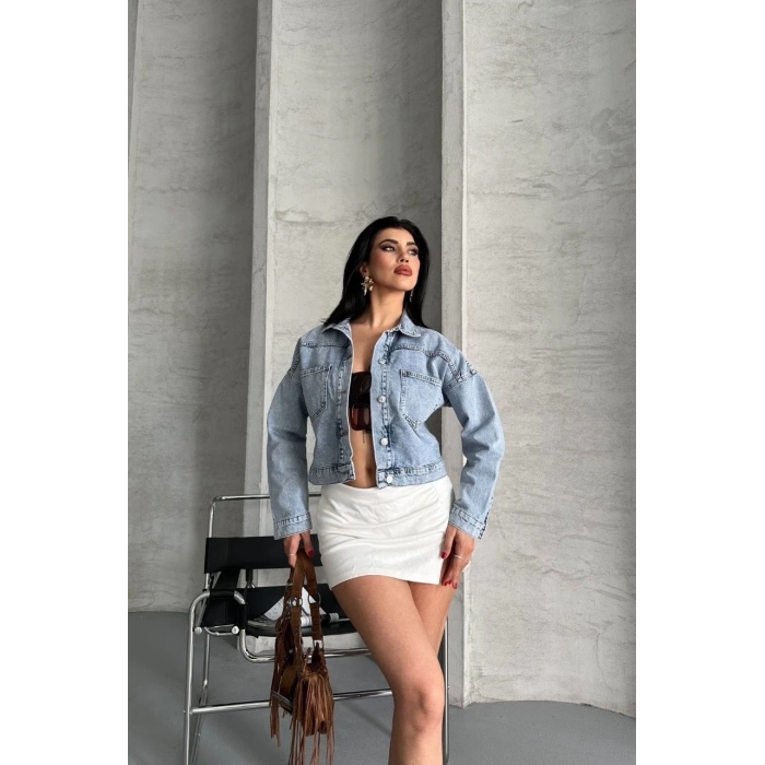 Çift cepli kol katlamalı kar yıkama crop kot ceket buz mavi d2000