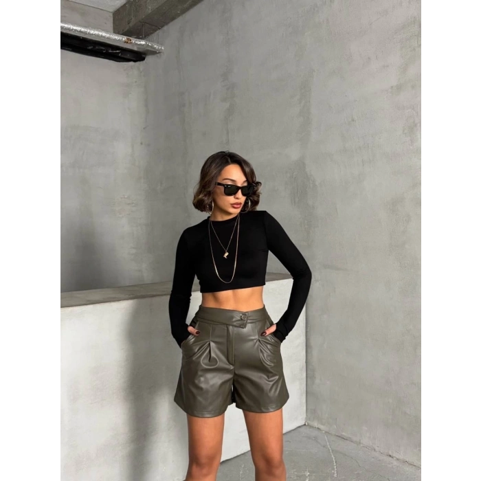 İki düğmeli pileli şort