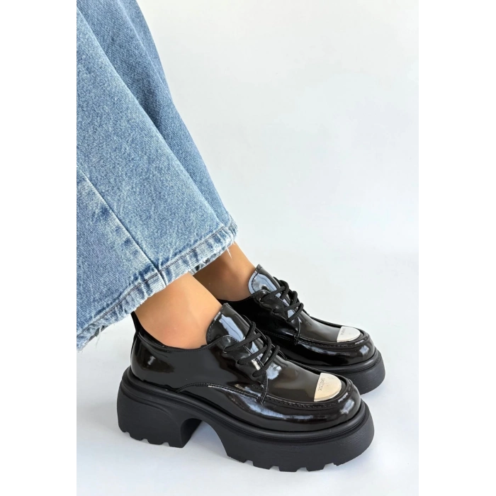 Kiya Siyah Rugan Dolgu Topuk Oxford Ayakkabı