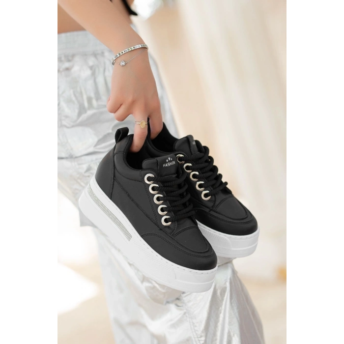 Lulu Siyah Cilt Beyaz Tabanlı Bağcıklı Spor Ayakkabı