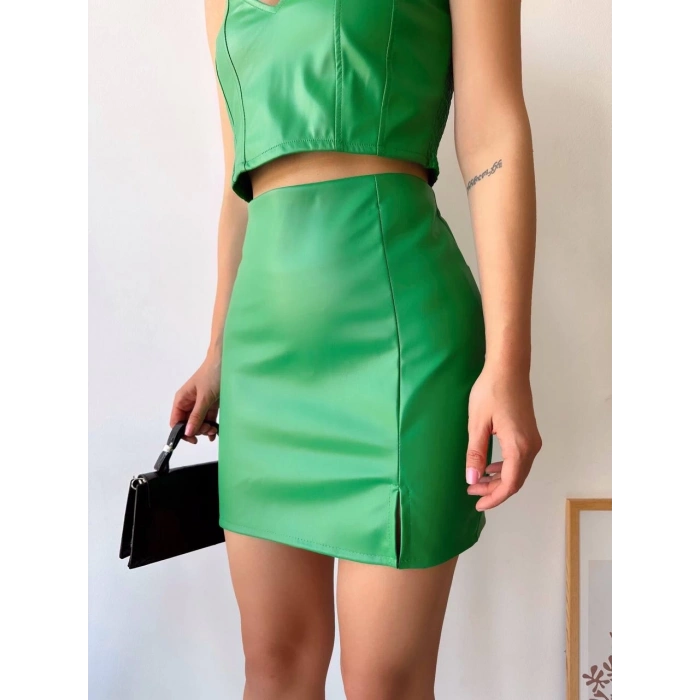 Tek yırtmaçlı arkadan fermuarlı deri etek yeşil s24475