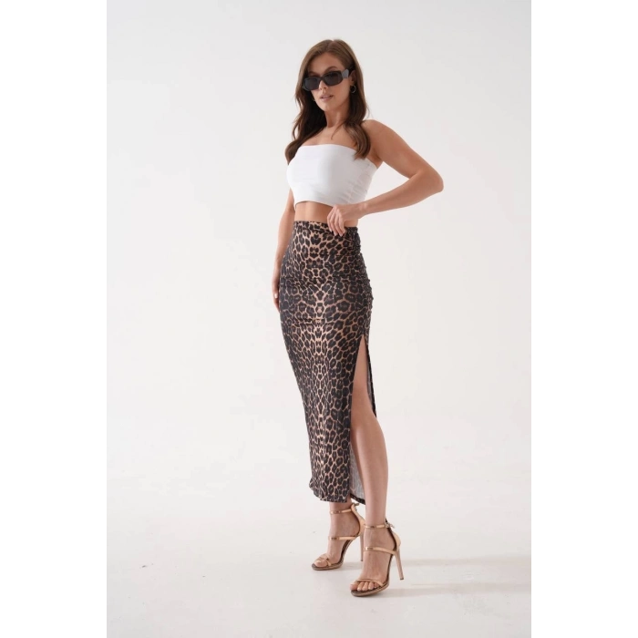 Uzun yırtmaçlı ince kumaş etek leopar