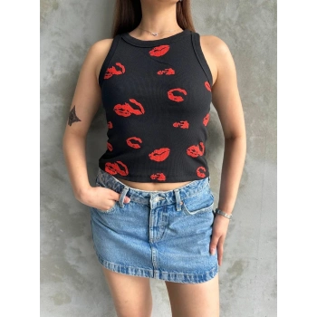 Öpücük baskılı bluz