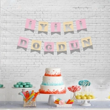 İyi ki Doğdun Pembe Zemin Gümüş Harf Afiş