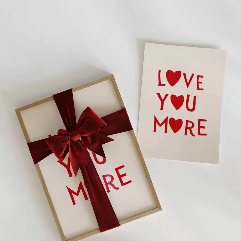 Love You More Kalp Motifli Poster