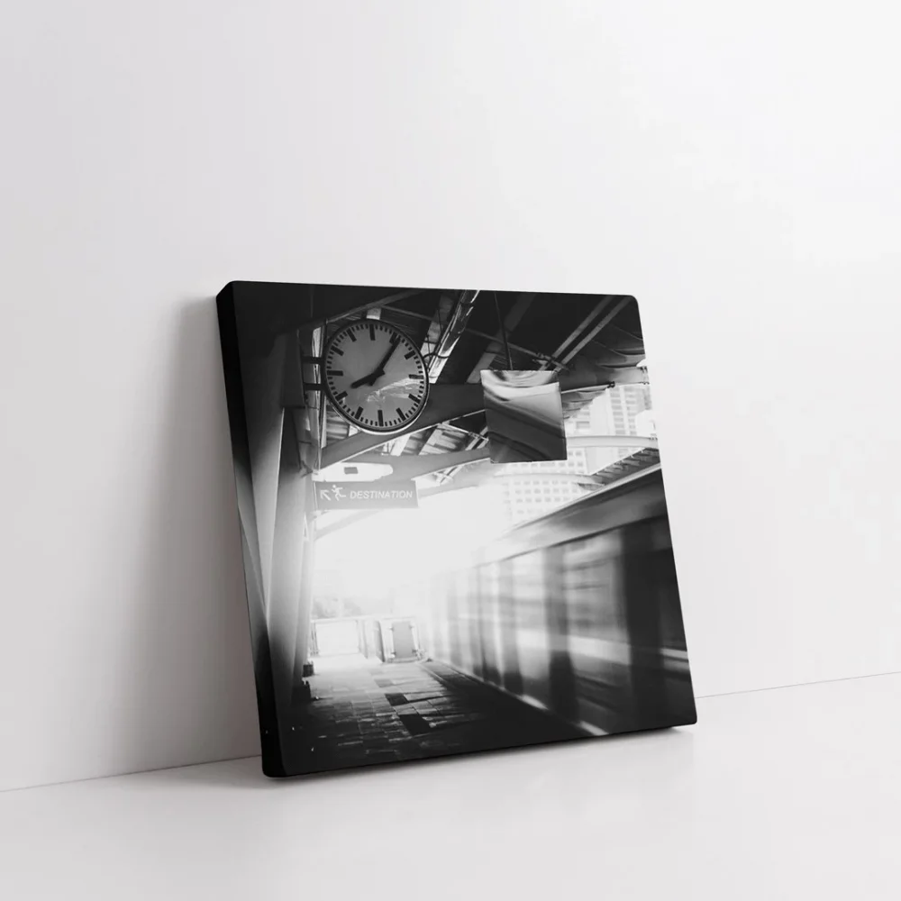 Fütüristik Tren Kare Kanvas Tablo