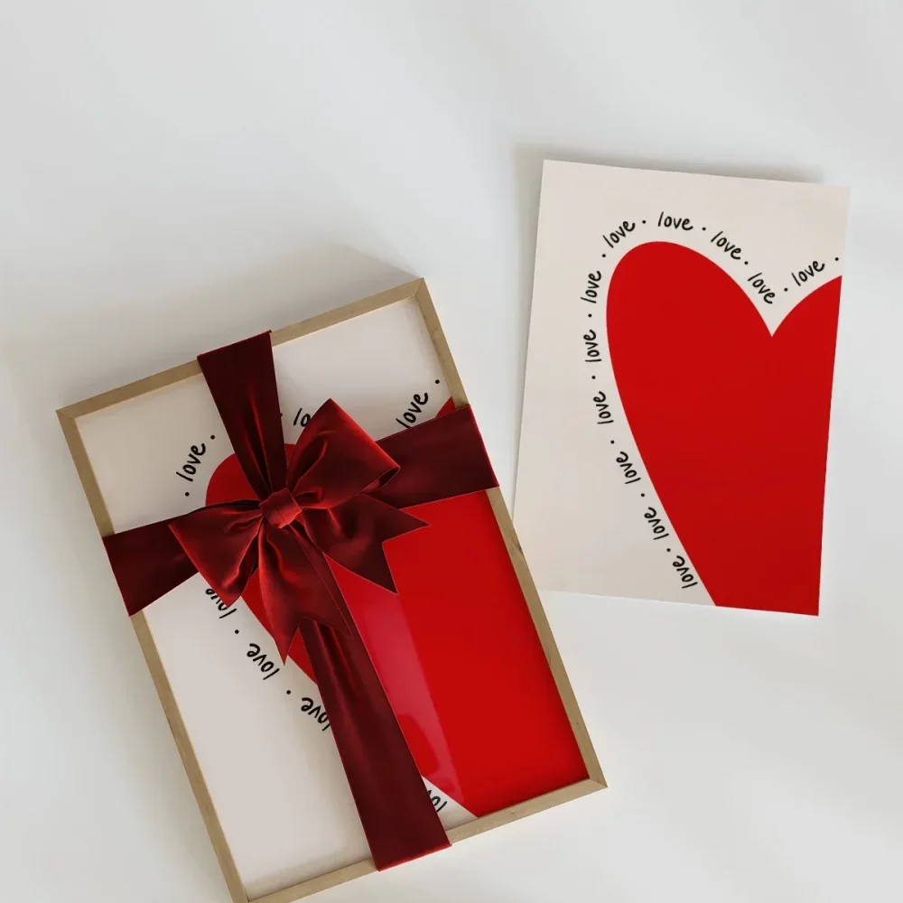 Love Yazılı Kalp Tasarımlı Poster