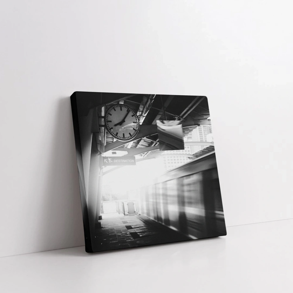 Fütüristik Tren Kare Kanvas Tablo