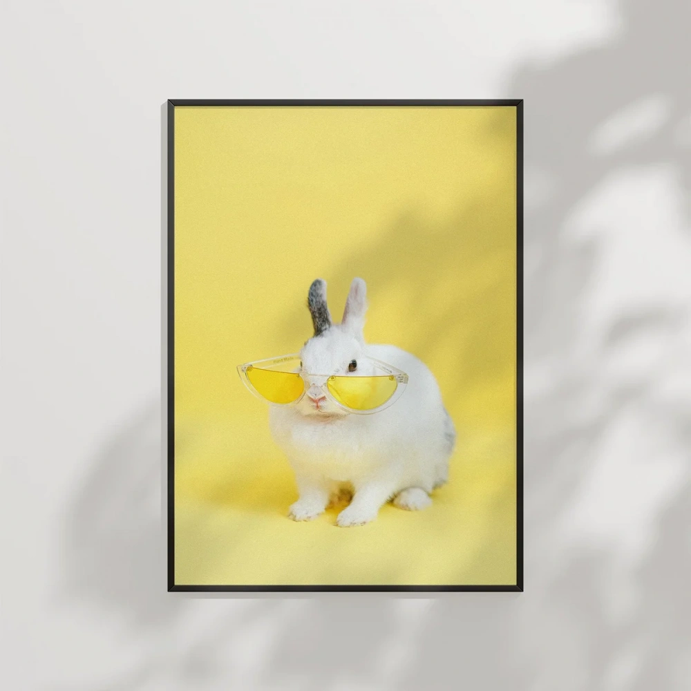 Limon Tutan Tavşan Poster